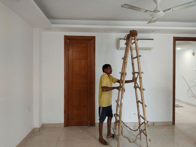 Gym, east of kailash 3 Bedroom 220 Sq.Yd. Builder Floor In East Of Kailash Delhi 10733603