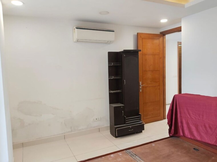 Room, east of kailash 3 Bedroom 220 Sq.Yd. Builder Floor In East Of Kailash Delhi 10733603