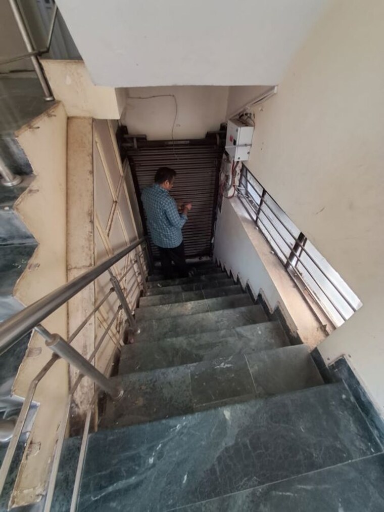 undefined, sector 63 Commercial Warehouse 1600 Sq.Ft. In Sector 63 Noida 10733609