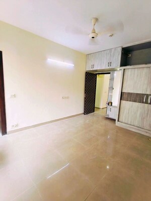 Room in 3 BHK Apartment at Amrapali Terrace Homes, Tech Zone 4 Greater Noida – for Rent