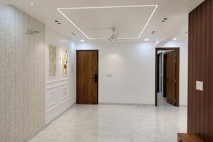 Room in 3 BHK Apartment at Janakpuri – for Sale