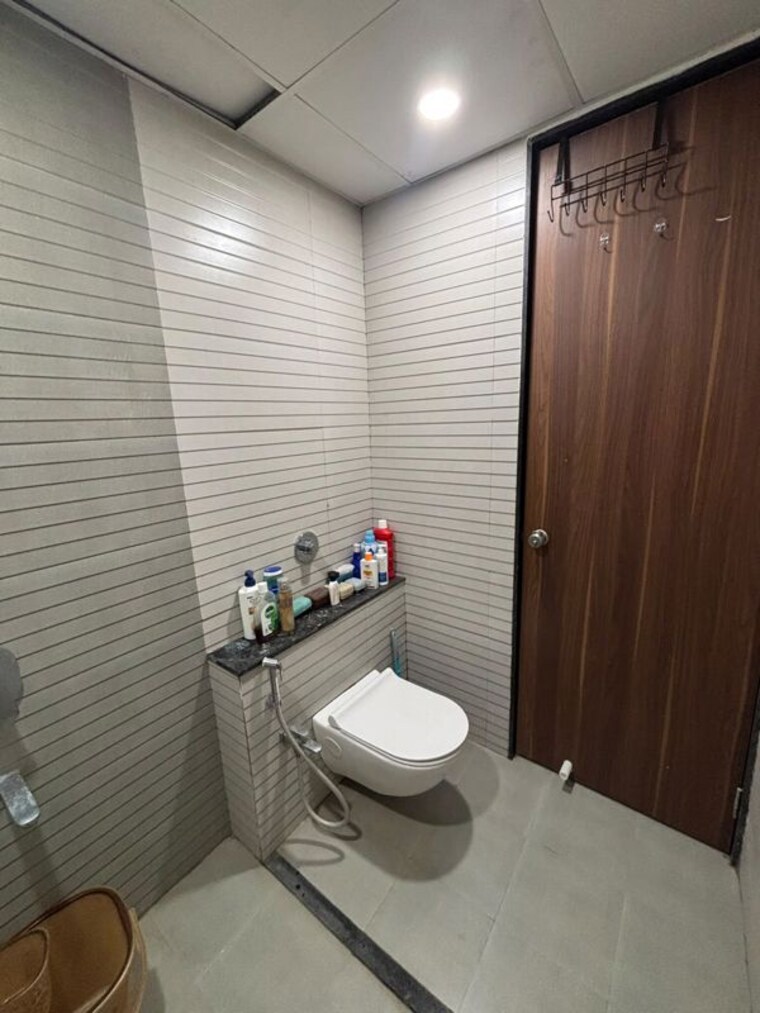Bathroom, mantra-mirari 2.5 Bedroom 900 Sq.Ft. Apartment In Koregaon Park Pune 10733582
