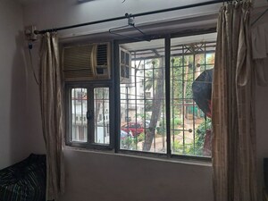 Room in 1 BHK Apartment at Gokul Garden CHS, Kandivali East – for Rent