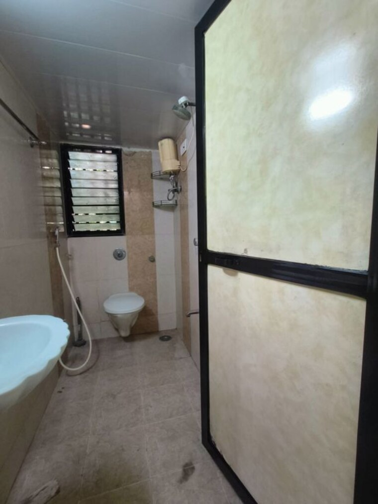 Bathroom, chembur 2 Bedroom 750 Sq.Ft. Apartment In Chembur Mumbai 10733640