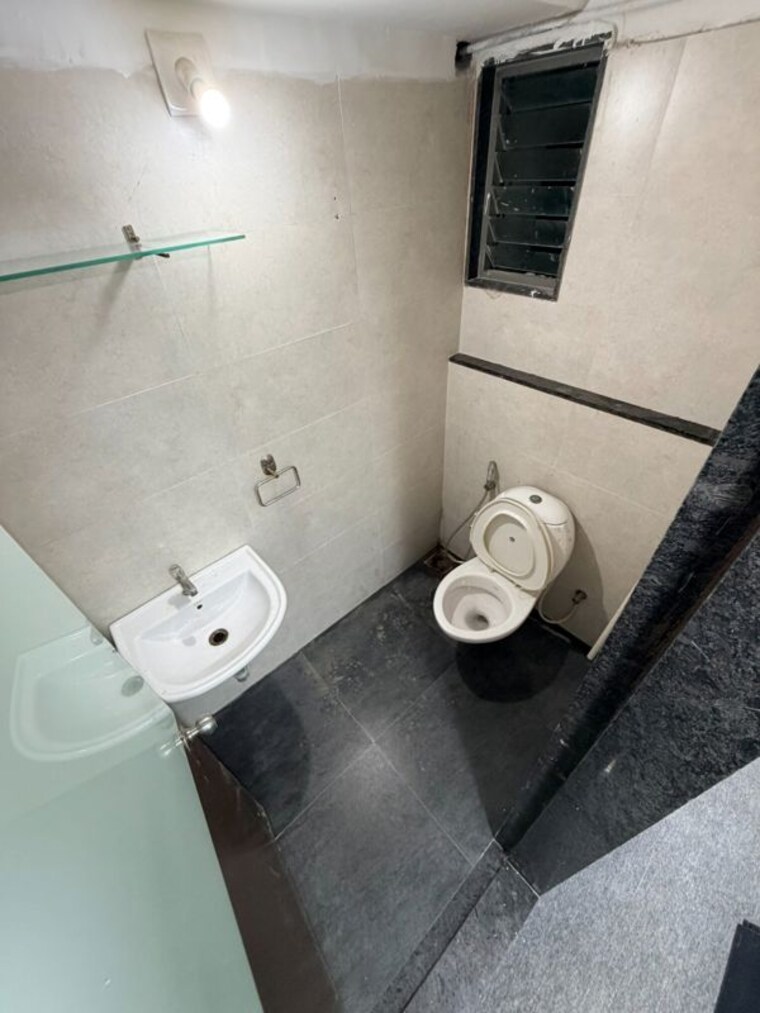 Bathroom, shivalik-shilp Commercial Office Space 2995 Sq.Ft. In Sanidhya Ahmedabad 10733684