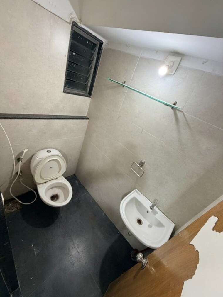 Bathroom, shivalik-shilp Commercial Office Space 2995 Sq.Ft. In Sanidhya Ahmedabad 10733684
