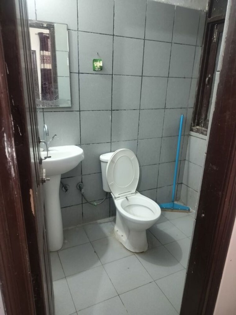 Bathroom, nagla road 1 RK 450 Sq.Ft. Apartment In Nagla Road Zirakpur 10733830