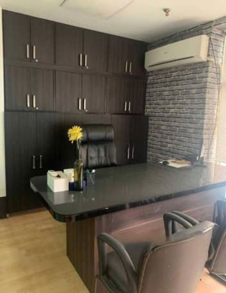 Team Area, hazratganj Commercial Office Space 1500 Sq.Ft. In Hazratganj Lucknow 10733837