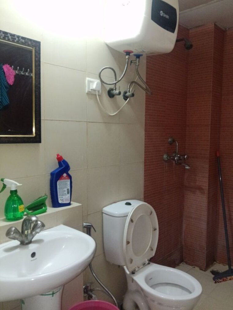 Bathroom, mahagun-my-woods 3 Bedroom 1240 Sq.Ft. Apartment In Sector 16c Greater Noida Greater Noida 10733834