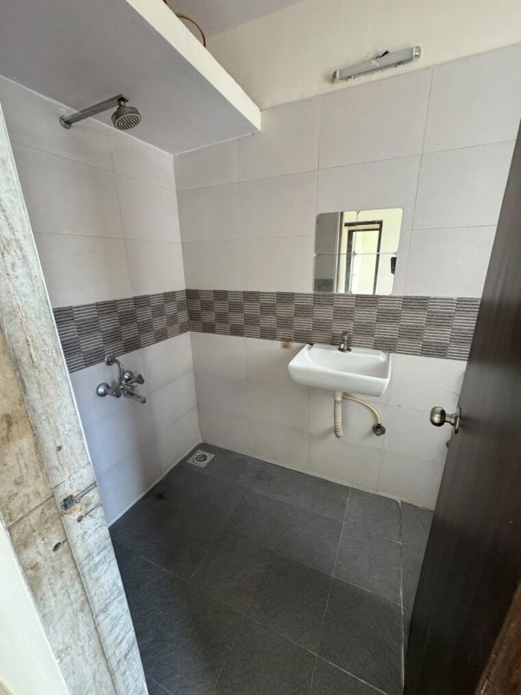 Bathroom, kia-park-apartments 2 Bedroom 700 Sq.Ft. Apartment In Andheri West Mumbai 10733852