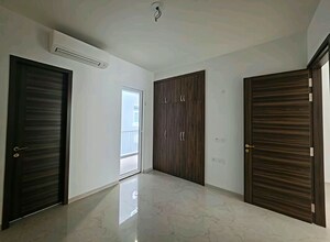 Room in 3 BHK Apartment at Smart World Orchard, Sector 61 – for Rent