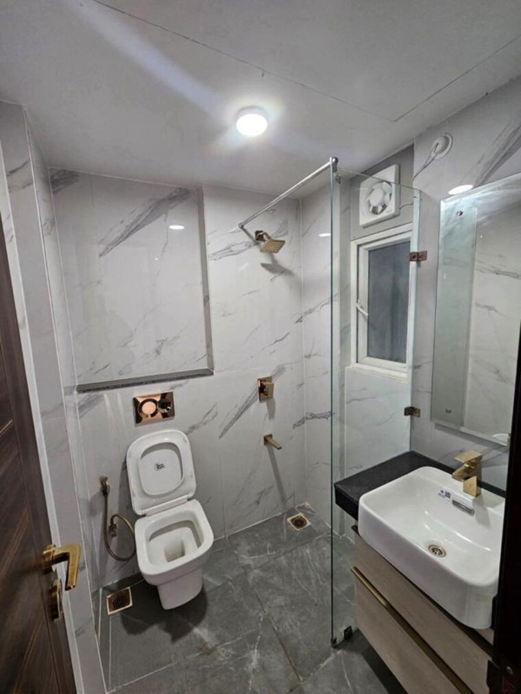 Bathroom, smart-world-orchard 3 Bedroom 1680 Sq.Ft. Apartment In Sector 61 Gurgaon 10733879
