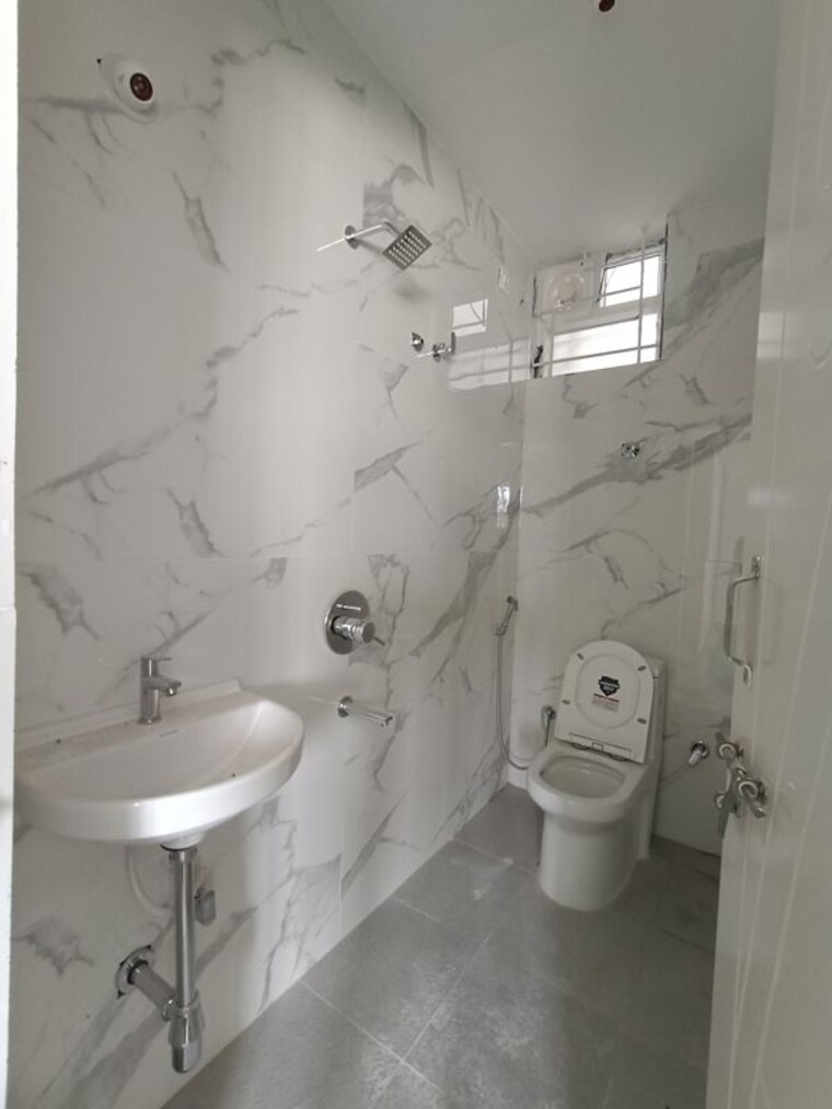 Bathroom, hal layout 2 Bedroom 1250 Sq.Ft. Builder Floor In Hal Layout Bangalore 10733882