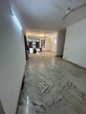 Room in 4 BHK Builder Floor at Pamposh Enclave – for Sale