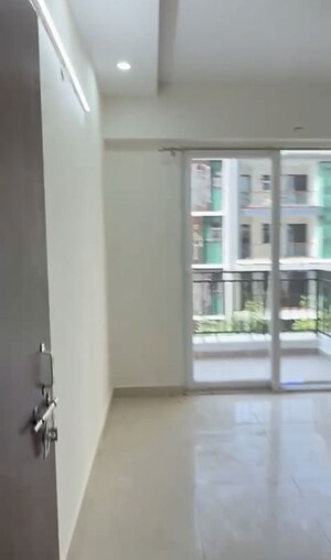Room in 2 BHK Apartment at Signature Global Prime, Sector 63a – for Rent