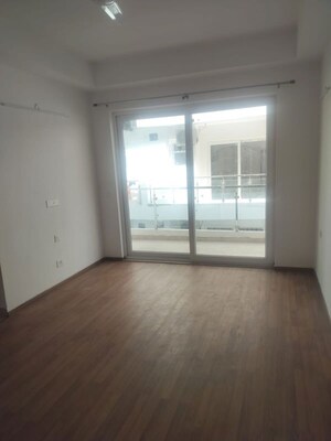 Room in 4 BHK Apartment at DLF Privana South, Sector 76 – for Sale
