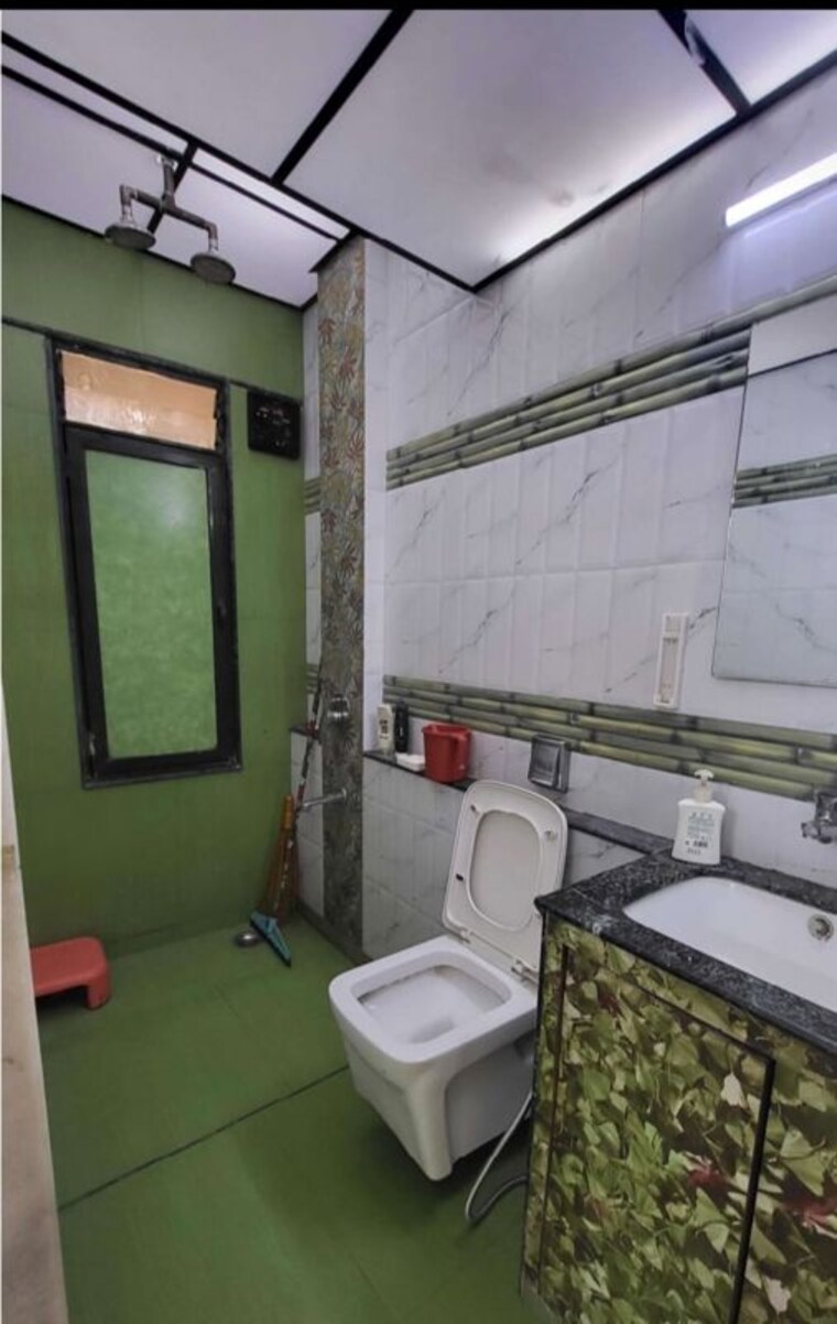 Bathroom, royal-classic-co-op-society 3 Bedroom 1100 Sq.Ft. Apartment In Andheri West Mumbai 10733959