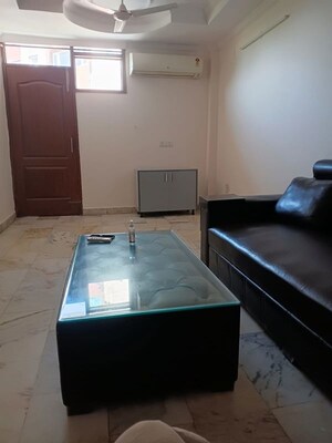 Team Area in 3 BHK Builder Floor at East Of Kailash – for Rent