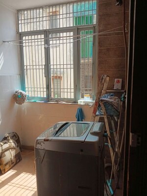 Team Area in 3 BHK Builder Floor at East Of Kailash – for Rent