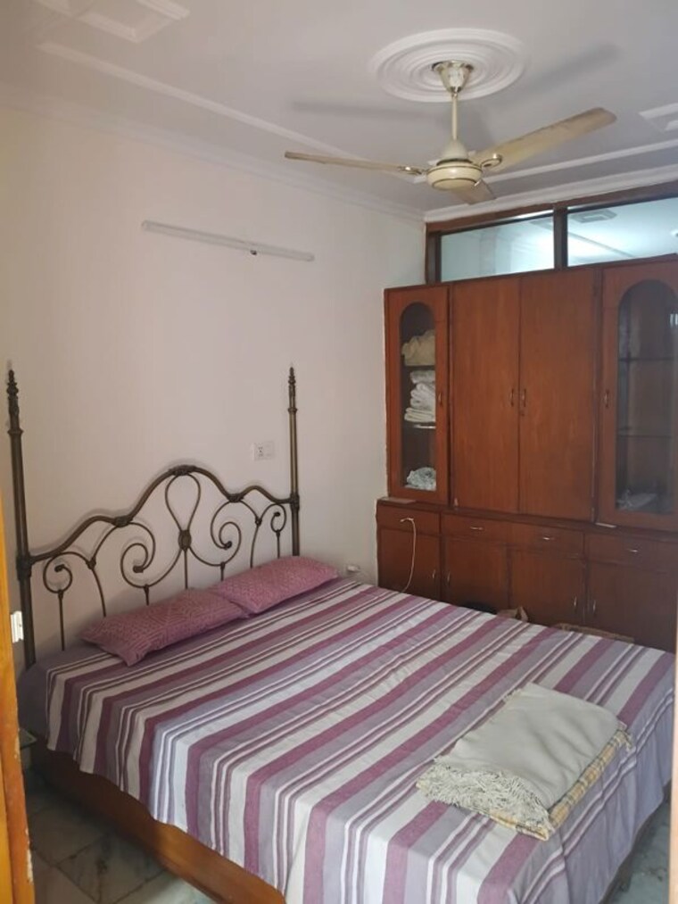 Bedroom, east of kailash 3 Bedroom 1350 Sq.Ft. Builder Floor In East Of Kailash Delhi 10733965