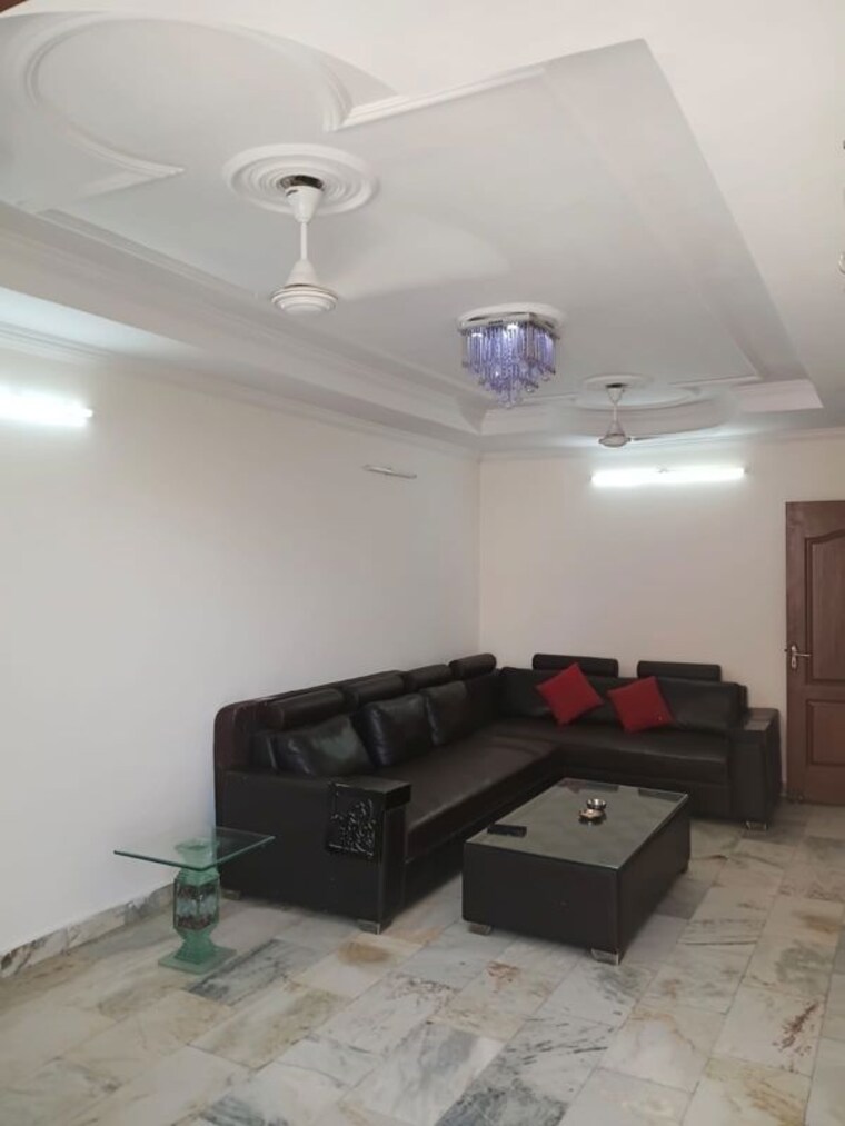 Team Area, east of kailash 3 Bedroom 1350 Sq.Ft. Builder Floor In East Of Kailash Delhi 10733965