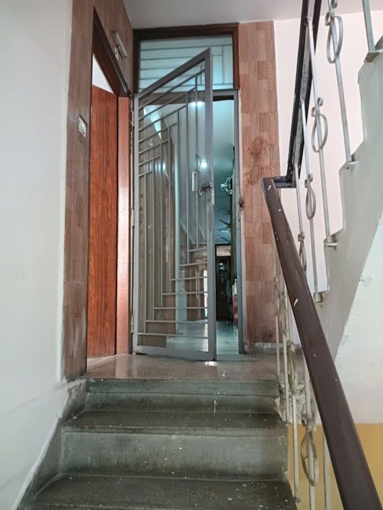 undefined, east of kailash 3 Bedroom 1350 Sq.Ft. Builder Floor In East Of Kailash Delhi 10733965
