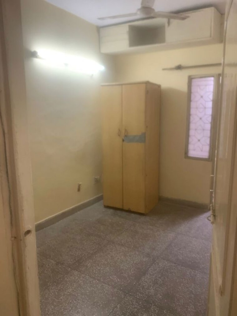 Room, sarita vihar 1 Bedroom 450 Sq.Ft. Independent House In Sarita Vihar Delhi 10733973