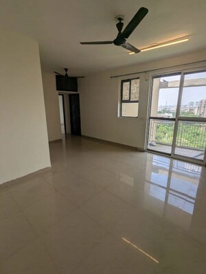 Room in 2 BHK Apartment at Unitech Uniworld Gardens 2, Sector 47 – for Rent