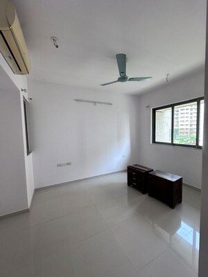 Room in 2 BHK Apartment at Lodha Splendora, Ghodbunder Road – for Rent
