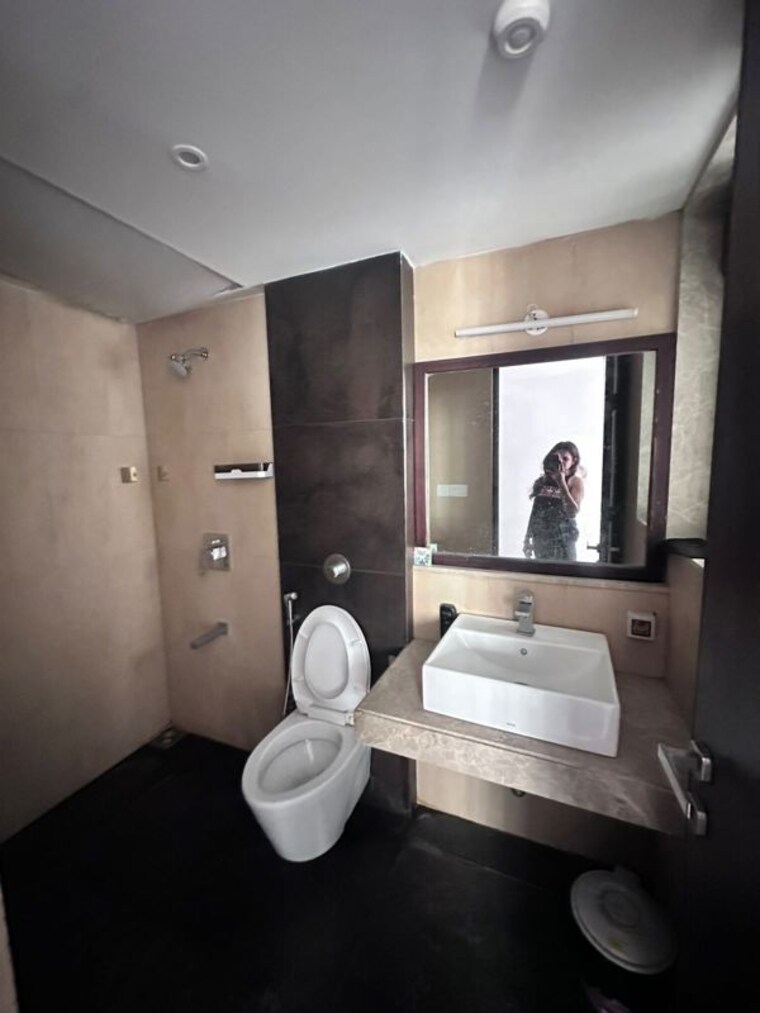Bathroom, lodha-splendora 2 Bedroom 720 Sq.Ft. Apartment In Ghodbunder Road Thane 10733996