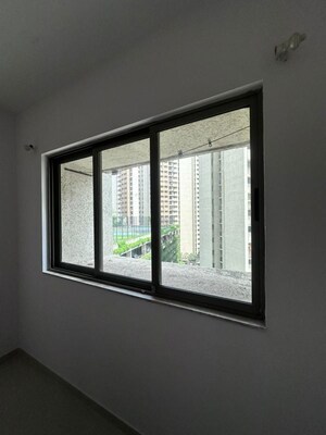 Room in 2 BHK Apartment at Lodha Splendora, Ghodbunder Road – for Rent