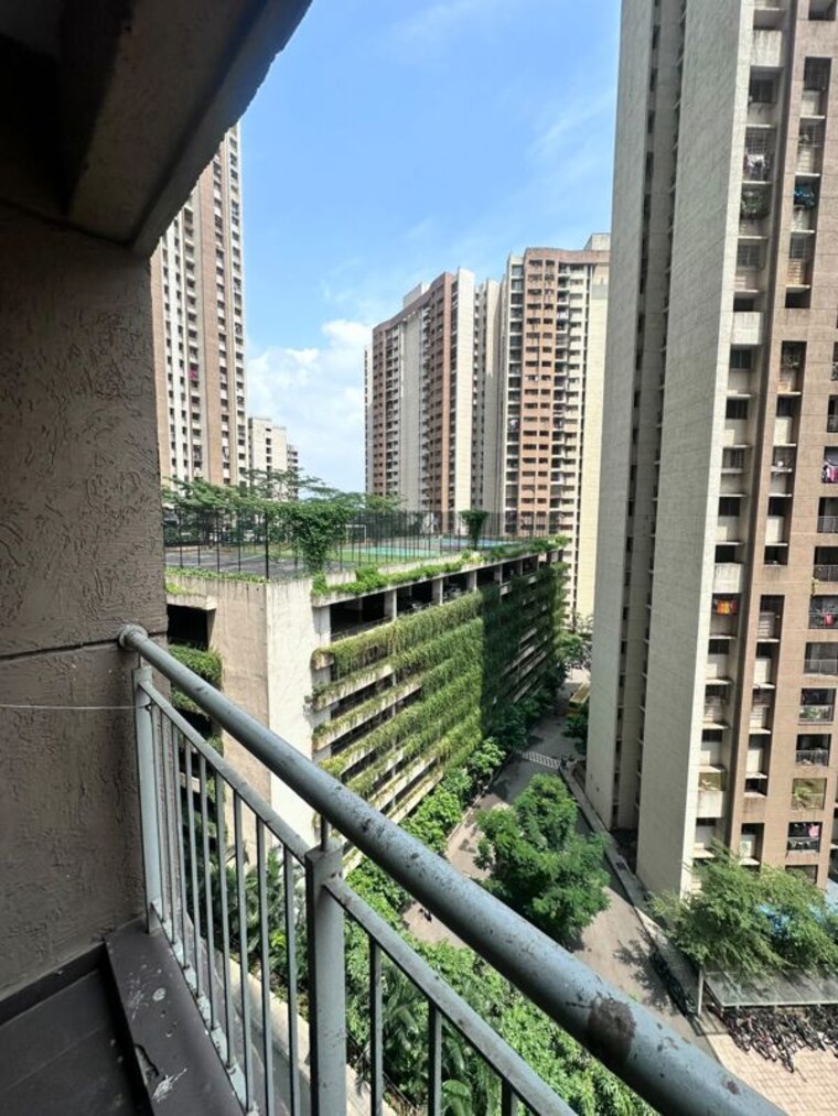 Balcony, lodha-splendora 2 Bedroom 720 Sq.Ft. Apartment In Ghodbunder Road Thane 10733996