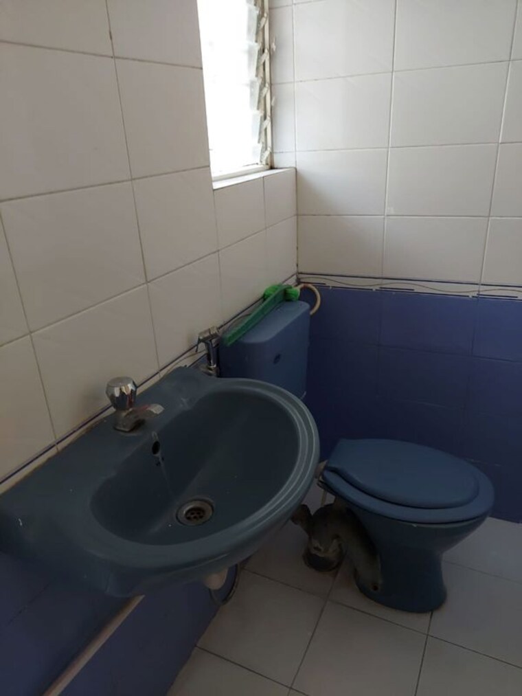 Bathroom, kunal-nakshatram 1 Bedroom 700 Sq.Ft. Apartment In Chinchwad Pune 10734005