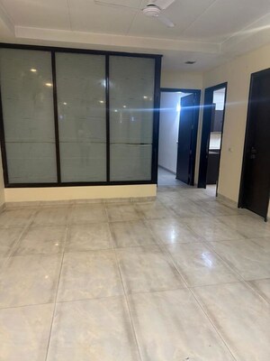 Room in 3 BHK Builder Floor at Sukhdev Vihar – for Rent
