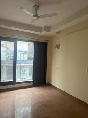 Room in 3 BHK Builder Floor at Sukhdev Vihar – for Rent