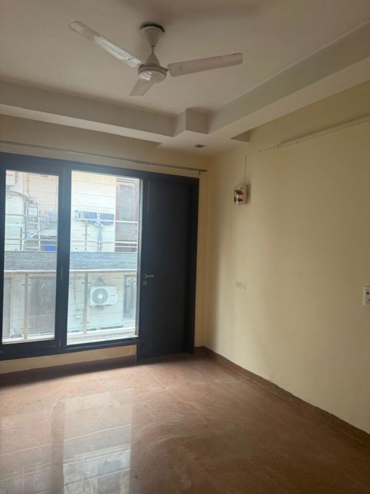 Room, sukhdev vihar 3 Bedroom 500 Sq.Yd. Builder Floor In Sukhdev Vihar Delhi 10734024