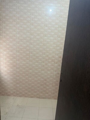 Furnished Amenities in 3 BHK Builder Floor at Sukhdev Vihar – for Rent