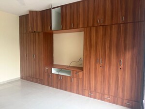 Room in 3 BHK Builder Floor at Sukhdev Vihar – for Rent