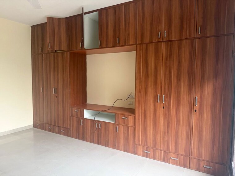 Room, sukhdev vihar 3 Bedroom 500 Sq.Yd. Builder Floor In Sukhdev Vihar Delhi 10734024