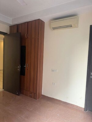 Room in 3 BHK Builder Floor at Sukhdev Vihar – for Rent