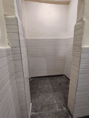 Bathroom in 2.5 BHK Apartment at ARV Park, Sector 63 – for Rent