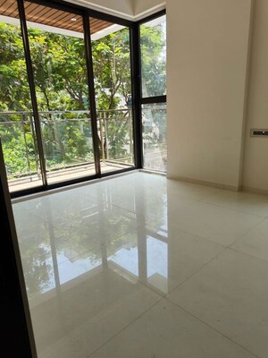 Room in 2 BHK Apartment at Sugee Paavan, Matunga East – for Sale
