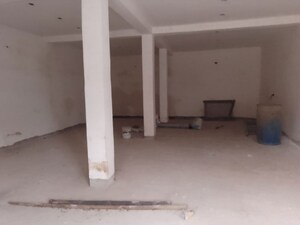 Room in  Shop at Hotwar – for Rent