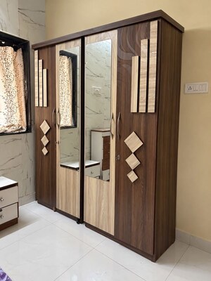 Room in 3 BHK Apartment at Lalani Grandeur, Goregaon East – for Sale