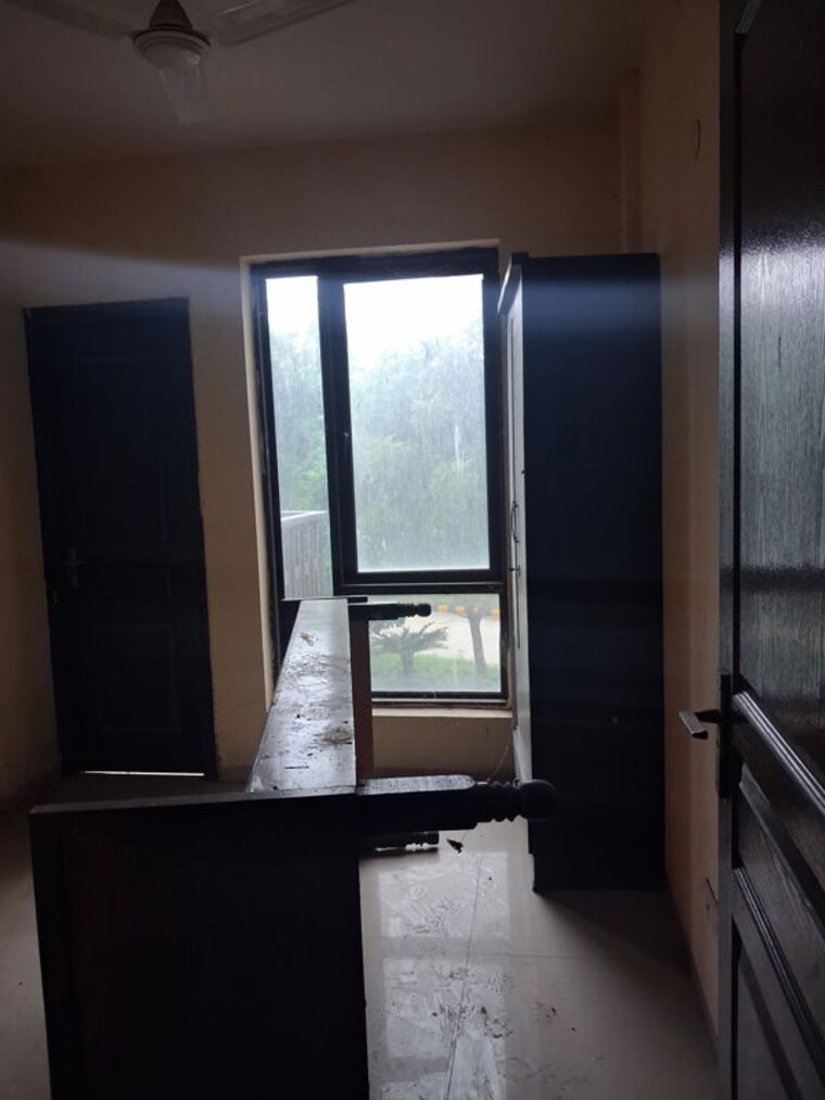 Kitchen, paras-tierea 2 Bedroom 825 Sq.Ft. Apartment In Sector 137 Noida 10734076