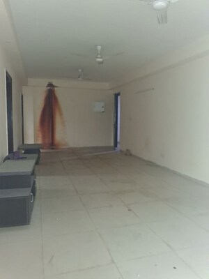Room in 2 BHK Apartment at Paras Tierea, Sector 137 – for Rent