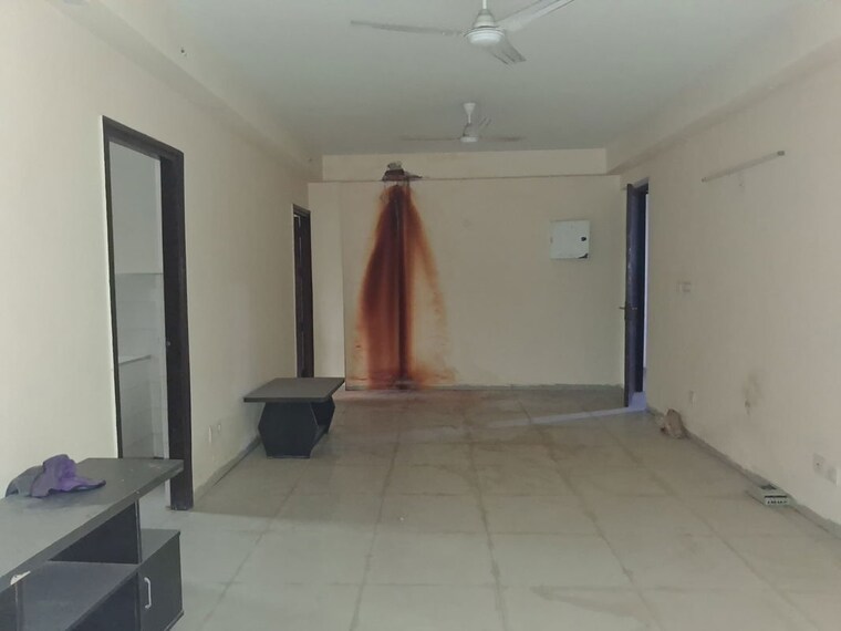 Bathroom, paras-tierea 2 Bedroom 825 Sq.Ft. Apartment In Sector 137 Noida 10734076