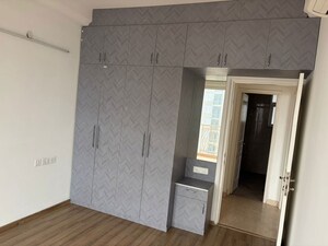 Room in 3 BHK Apartment at AIPL The Peaceful Homes, Sector 70a – for Rent