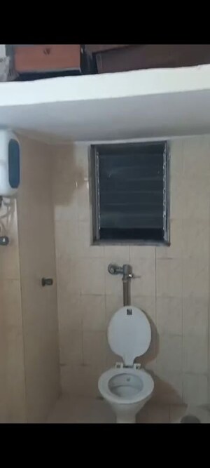 Bathroom in 1 BHK Apartment at Sanskriti Apartments Prabhadevi, Prabhadevi – for Rent