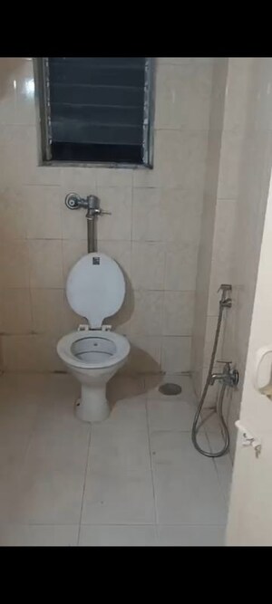 Bathroom in 1 BHK Apartment at Sanskriti Apartments Prabhadevi, Prabhadevi – for Rent